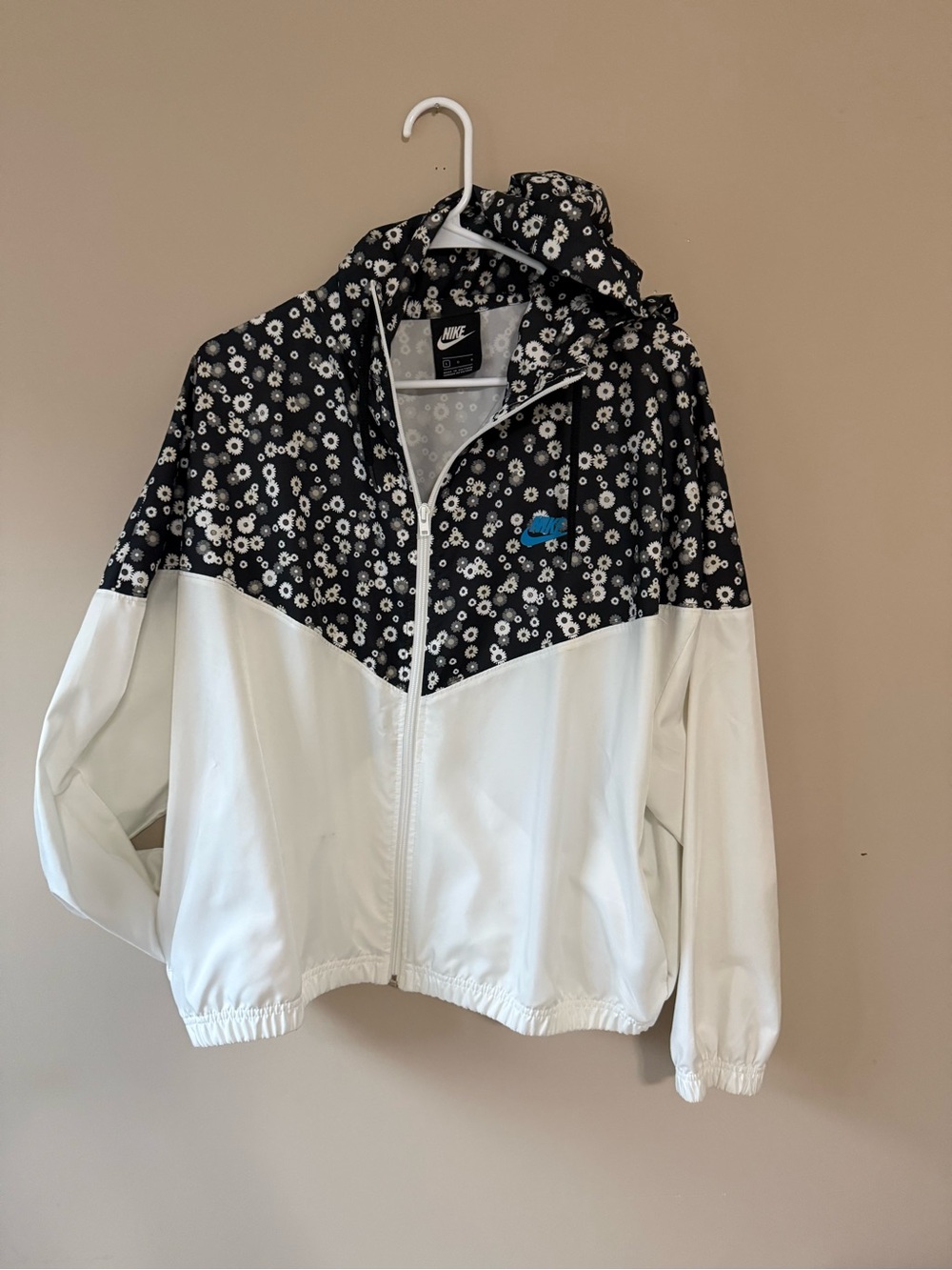 Nike White and Black Floral Hooded Windbreaker Jacket